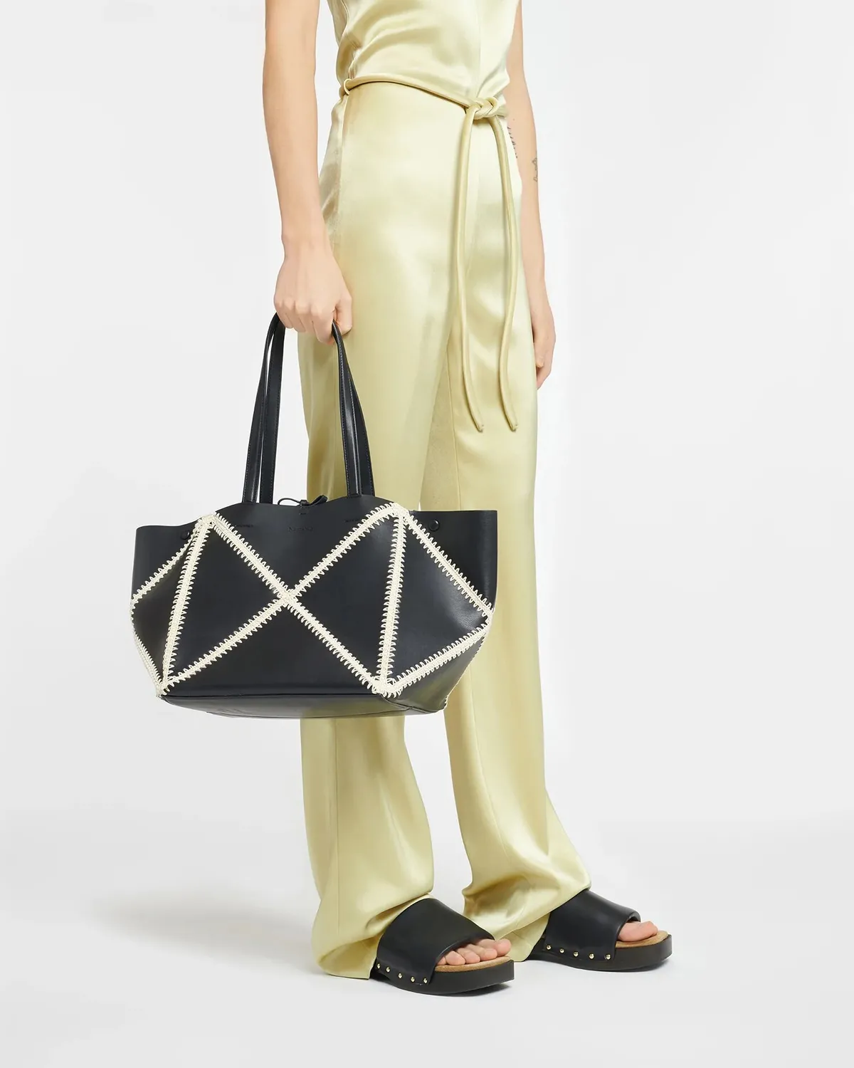 Сумкa Nanushka THE ORIGAMI TOTE  - фото 1