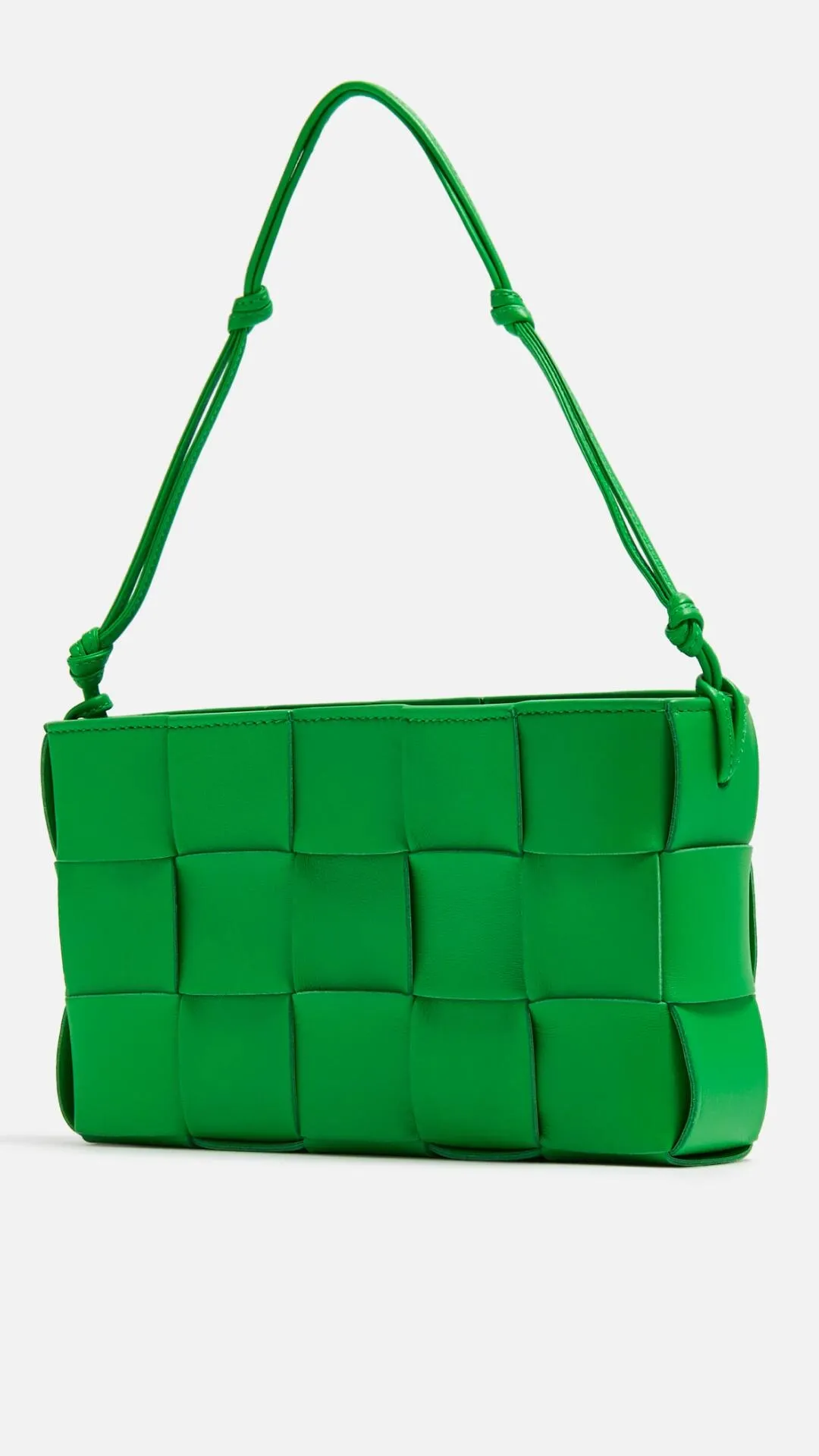 Сумка Bottega Veneta Cassette bag in woven leather 