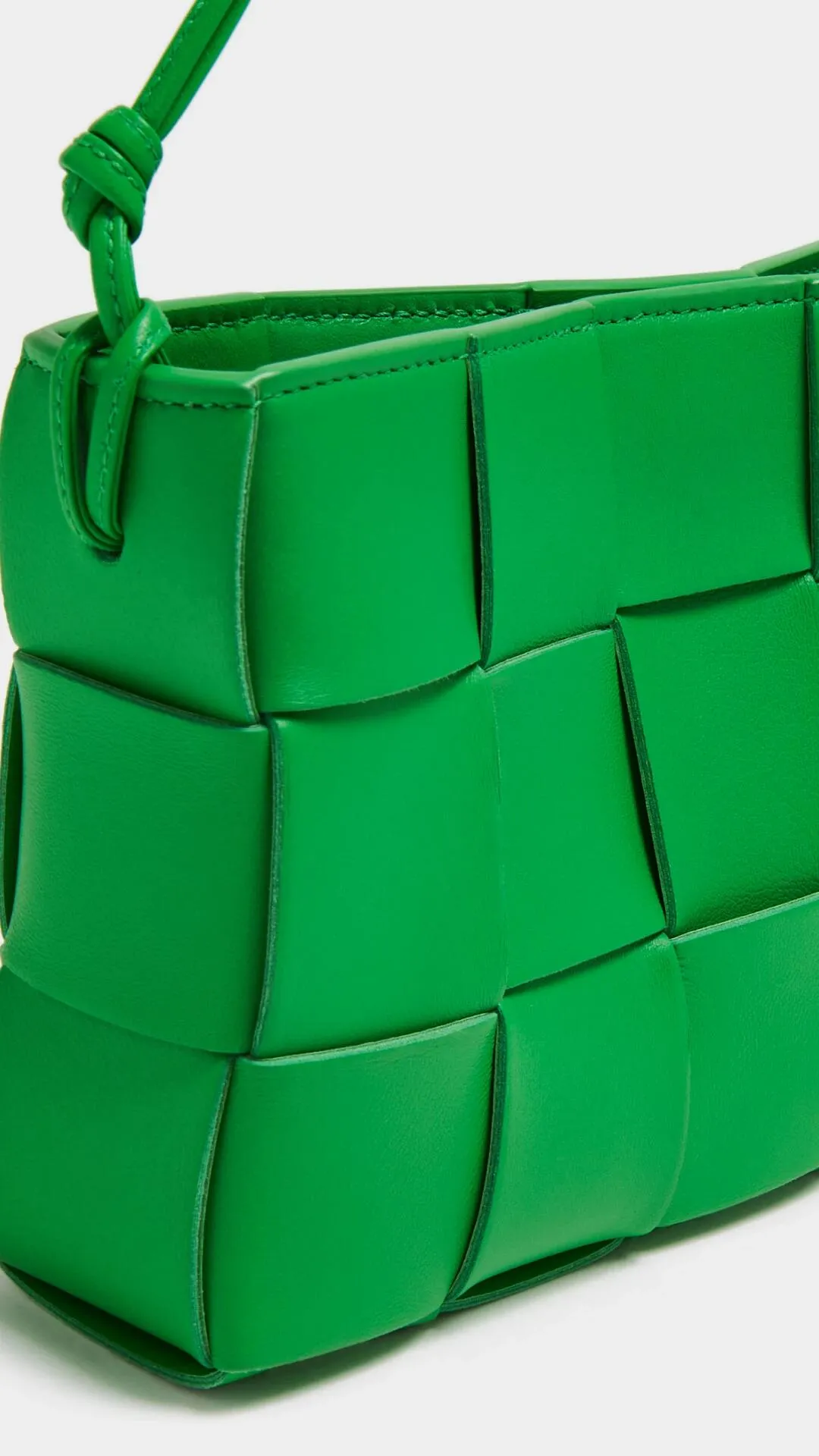 Сумка Bottega Veneta Cassette bag in woven leather  - фото 2