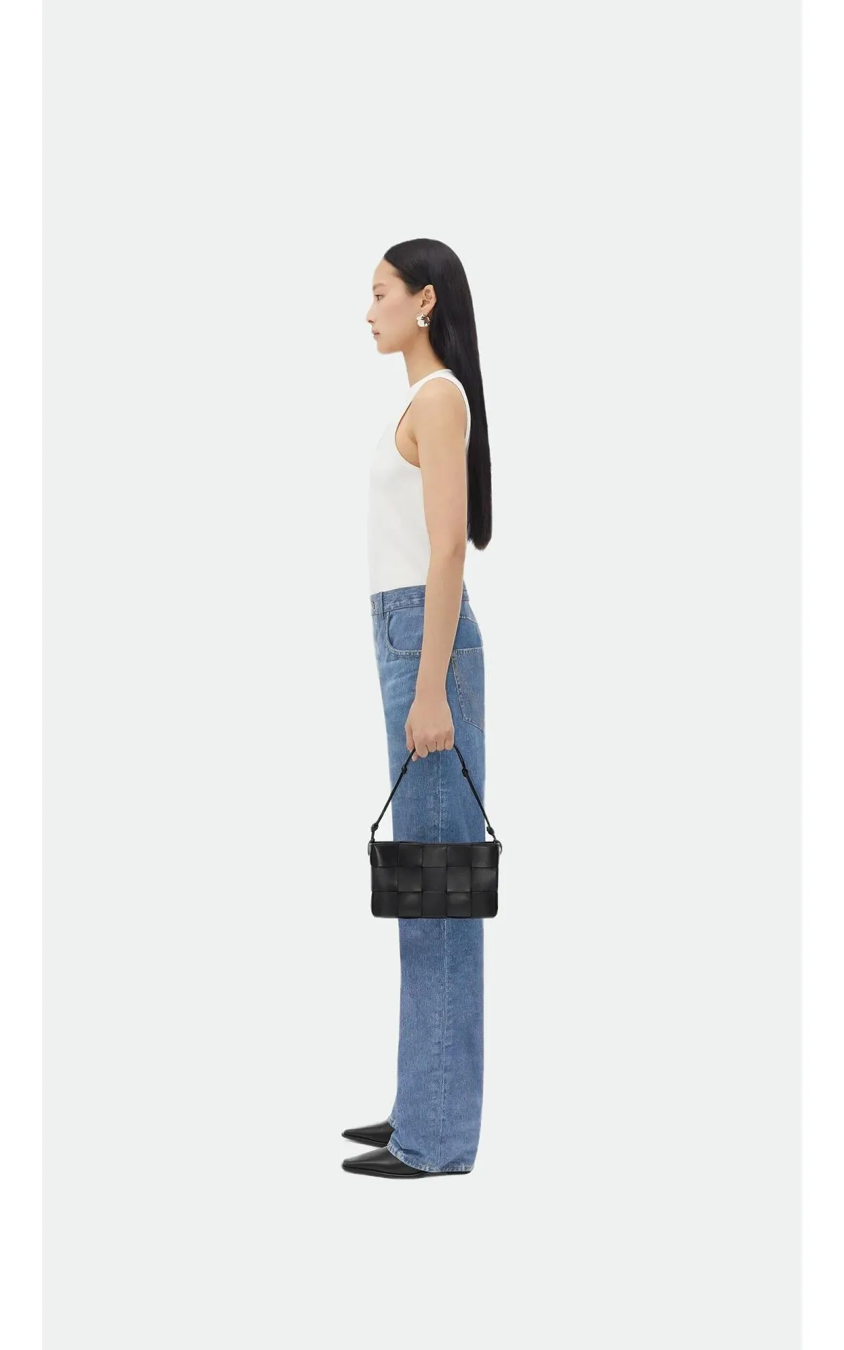 Сумка Bottega Veneta Cassette bag in woven leather 