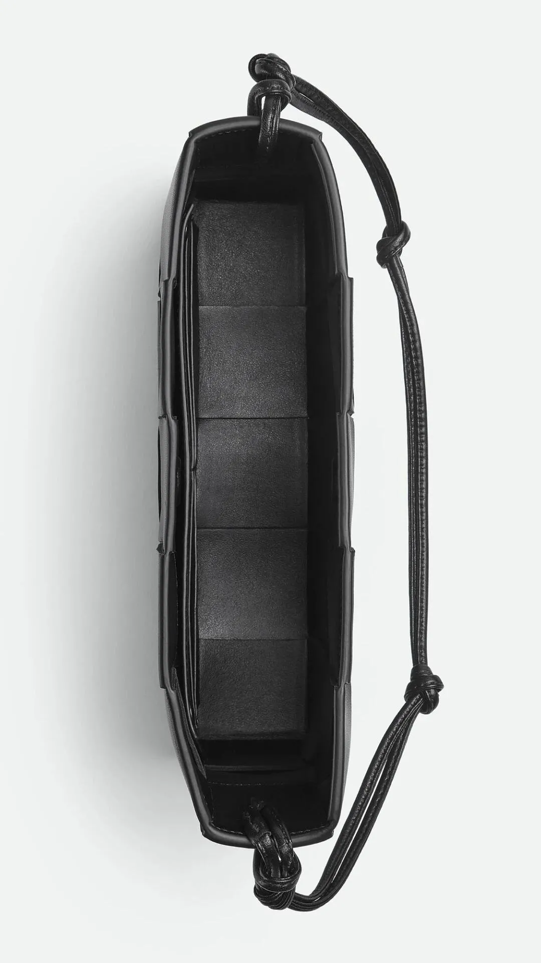 Сумка Bottega Veneta Cassette bag in woven leather  - фото 2